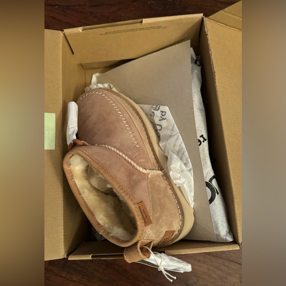 UGG Ultra Mini Tan Regenerate Leather & Shearling boots M6 W7 $190 ret NWT & Box - Picture 8 of 9
